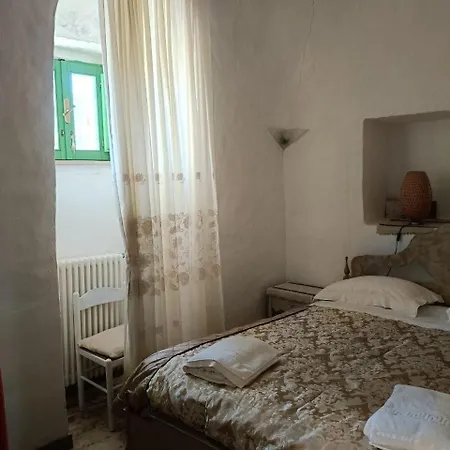 Trullo Le Tre Sorelle منزل ريفي تْشيستيرنِنو