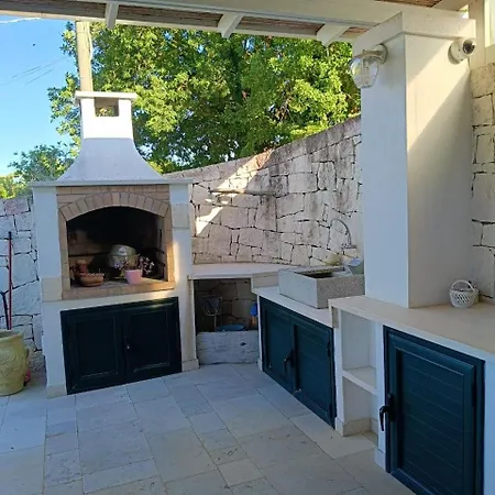Trullo Le Tre Sorelle منزل ريفي تْشيستيرنِنو