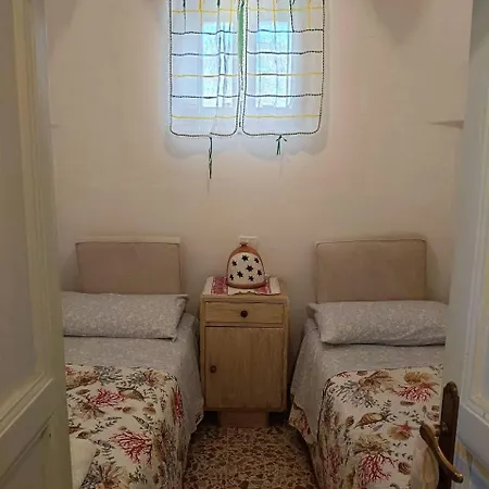 Trullo Le Tre Sorelle منزل ريفي تْشيستيرنِنو