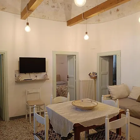 Trullo Le Tre Sorelle تْشيستيرنِنو