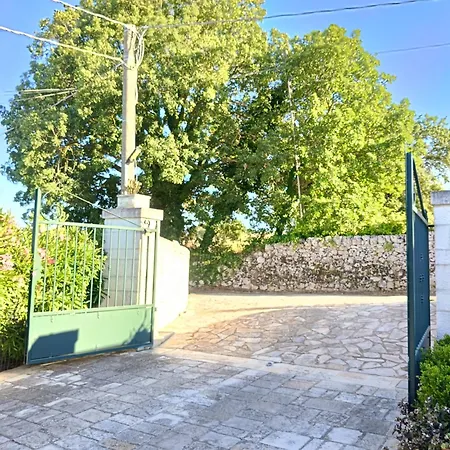 Trullo Le Tre Sorelle منزل ريفي *