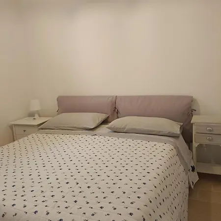 乡村民宿 Trullo Le Tre Sorelle 奇斯泰尼诺